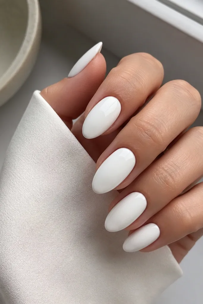 White almond nails for small spaces
